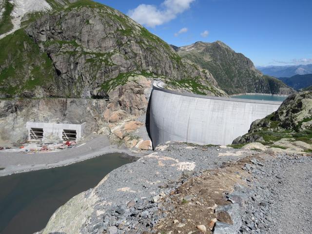 die Aussicht auf die neue Staumauer ist einfach imposant