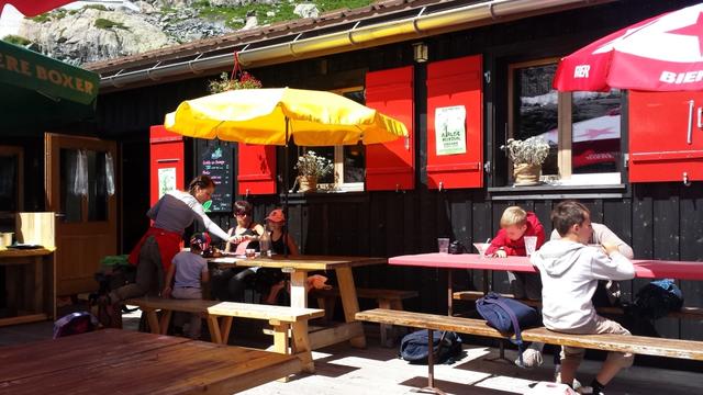 ... geht es auf direktem Weg zur Cabane du Vieux-Emosson