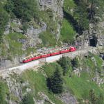 die kleine Schienenbahn wurde für den Bau der Staumauer gebaut. Jetzt ist sie die Touristenattraktion