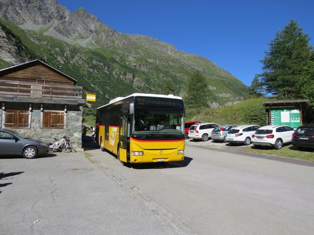 von Le Châble aus danach mit dem Postauto durch das ganze Val de Bagnes...