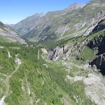 die Bogenstaumauer ist 250 m hoch und damit nach der Staumauer des Lac des Dix, die zweithöchste in der Schweiz