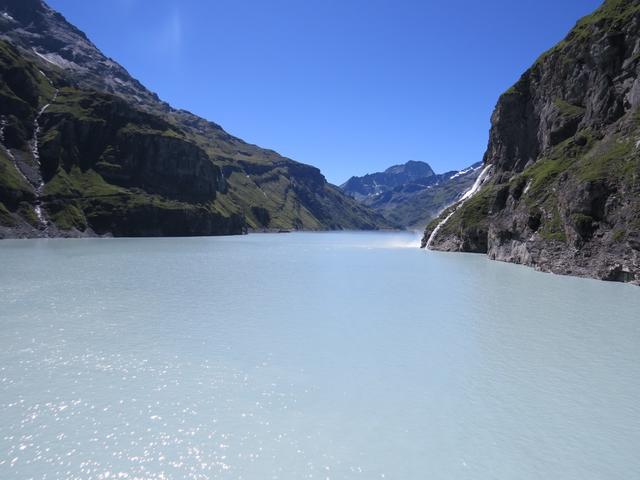 mit einem Speichervolumen von 210 Mio. m³ gehört der Lac de Mauvoisin zu den grössten Stauseen der Schweiz