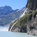 um den See zu füllen wird in einem grossen Umkreis Wasser gesammelt, und in den See geleitet