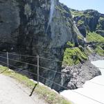 ...dabei den wilden Tobel des Giétro Gletscher querend, taleinwärts