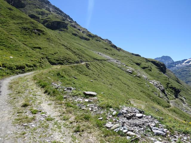 auf einem schönen Höhenweg geht es nun alles taleinwärts...