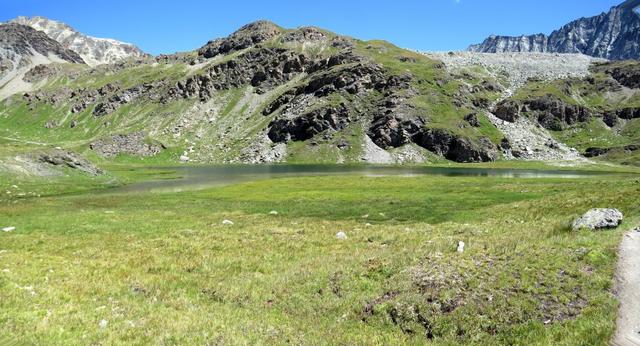 schönes Breitbildfoto mit Blick zum Lac de Tsofeiret 2572 m.ü.M.