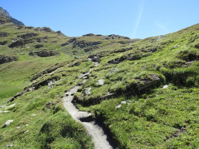 der Wanderweg steigt danach noch ein paar Meter...