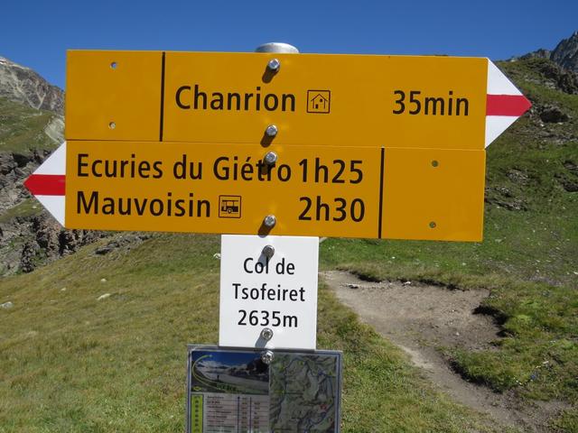 Wegweiser beim Col de Tsofeiret 2635 m.ü.M.