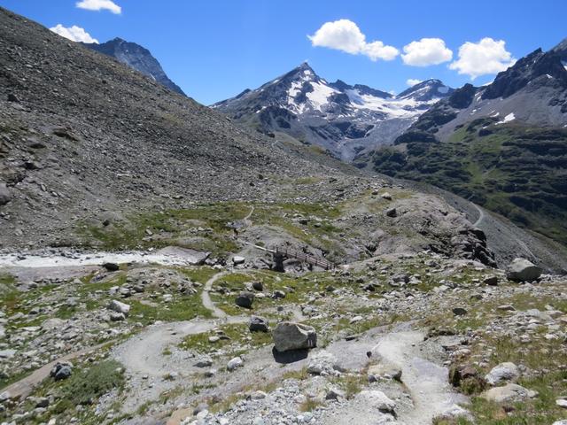 ...zum Abfluss des Glacier du Brenay...