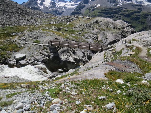 ...den wir auf einer Brücke 2522 m.ü.M. überqueren