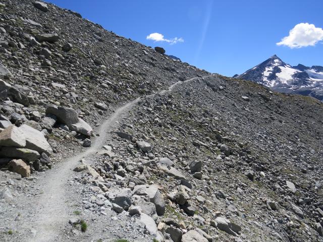 ...führt der Wanderweg über eine Moräne 2547 m.ü.M.