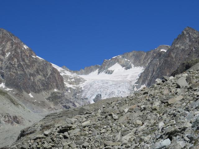 Blick hinauf zum Glacier du Brenay der sich vom Pigne d'Arolla runterzieht