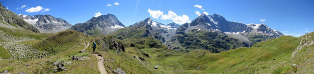 sensationelles Breitbildfoto: Bec d'Epicoune und Chardoney, Mont Gelé, Fenêtre de Durand,  Mont Avril und Grand Combin Massiv