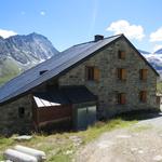 wir erreichen die Cabane de Chanrion 2462 m.ü.M. an, - einstige Hochburg der Schmuggler - die Grenze zu Italien ist ja nicht me