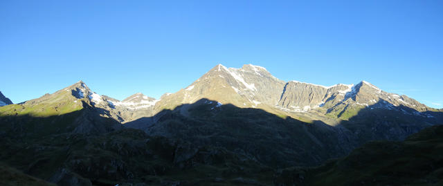 schönes Breitbildfoto mit Mont Avril und Grand Combin Massiv