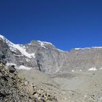 Blick hinauf zum Combin- und Mulets de la Tsessette mit Gletscher, der allerdings unter Schutt begraben ist