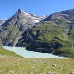 Blick über den Stausee zu den Alpweiden von Écuries du Giétro. Dort sind wir gestern durchgewandert