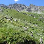 der Bergweg windet sich gnadenlos in die Höhe