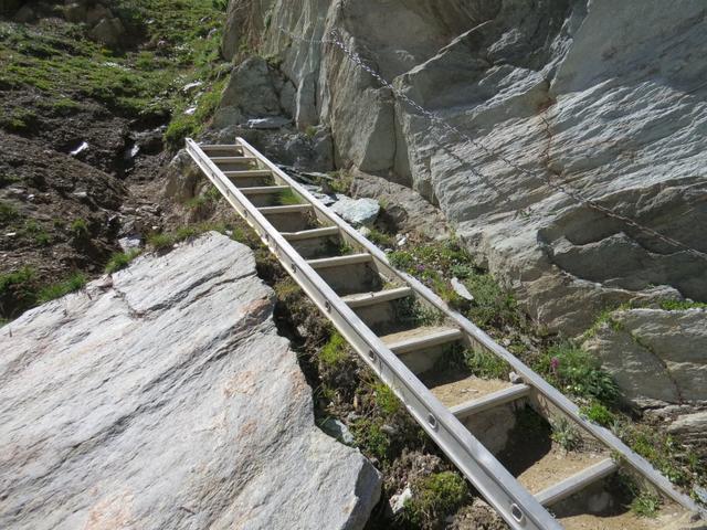 Treppen und Ketten vereinfachen den Aufstieg