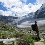 der Gletscher von Corbassière fliesst vom Ursprung bis zur Zunge über neuen Kilometer dahin und verliert 1200 Meter an Höhe