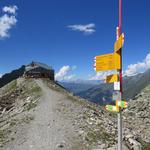 die Cabane FXB Panossière liegt am Ende der riesigen Seitenmoräne des Glacier de Corbassière