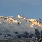 frühmorgens Blick aus dem Fenster zum gewaltigen Grand Combin Massiv