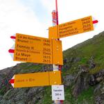 Wegweiser bei der Cabane FXB Panossière 2645 m.ü.M.