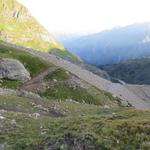 bei La Tsessette 2524 m.ü.M. biegt links der neue Wanderweg ab. Wir lassen Plan Goli rechts liegen