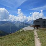 direkt neben dem Pass befindet sich die Cabane de Mille