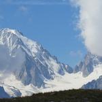 die Aiguille d'Argentière mit Col du Chardonnet zeigt sich hinter den Wolken