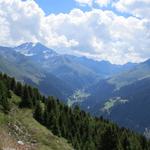 Blick ins Val d'Entremont und Bourg St.Pierre. Links der Mont Vélan