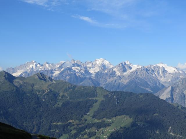 schön aufgereiht: Grand Golliat, Mont Dolent, Tour Noir, Aiguille d'Argentière und Aiguille du Tour