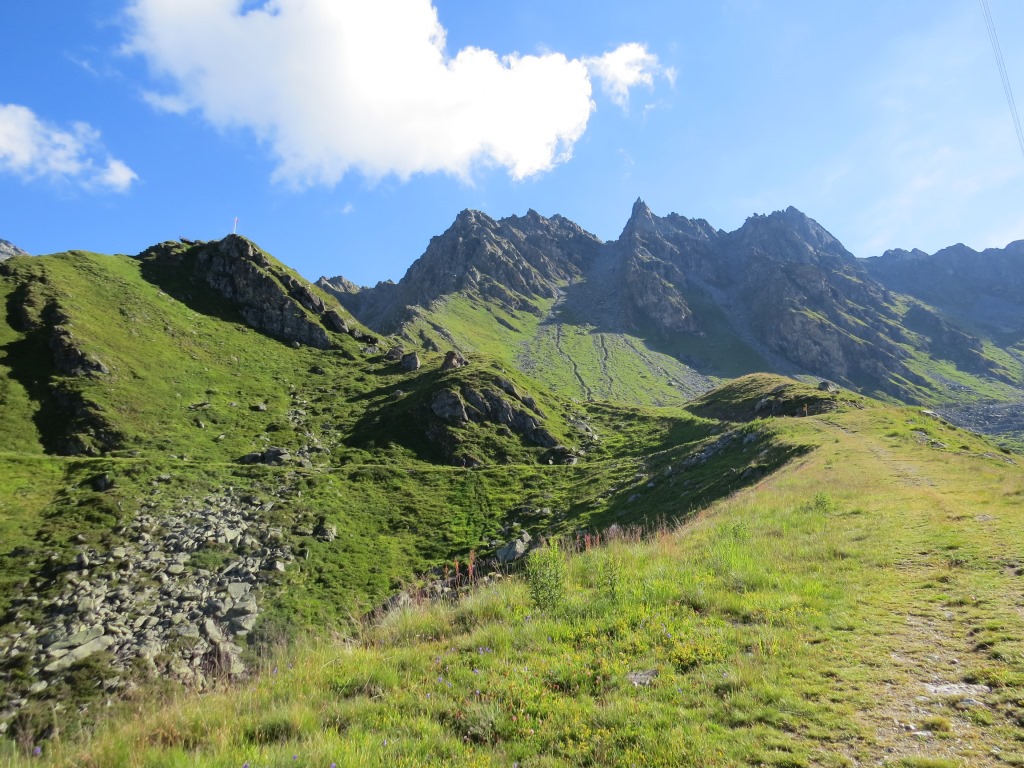 wir nähern uns der Cabane du Mont Fort 2457 m.ü.M., die auf einem Buckel thront...