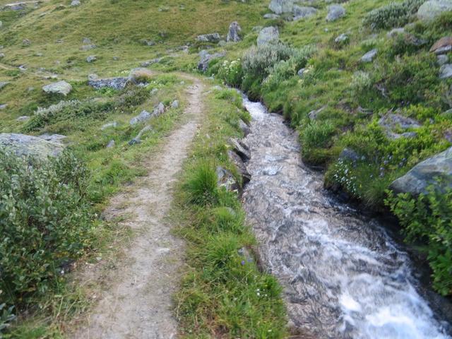 in diesem Kessel unter der Cabane du Mont Fort beginnt die Bisse de Levron, die im frühen Mittelalter erbaut wurde