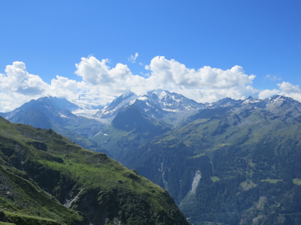 auf der anderen Talseite des Val de Bagnes, präsentiert sich das Grand Combin Massiv in seiner schönsten Form