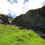 der Bergpfad in diesem weiten Kessel unter dem Bec des Rosses, steigt nun kräftig an