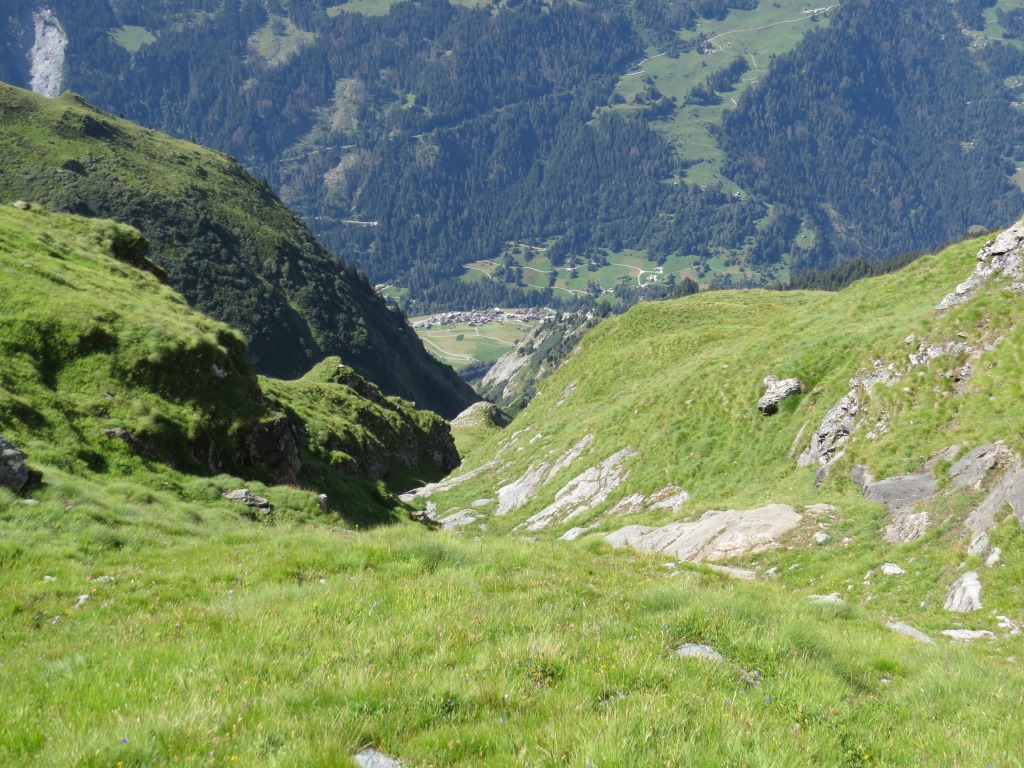 fast senkrecht geht es hinunter ins Val de Bagnes