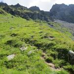 der Bergweg ist weiterhin immer gut ersichtlich, aber an dieser Stelle wirklich steil