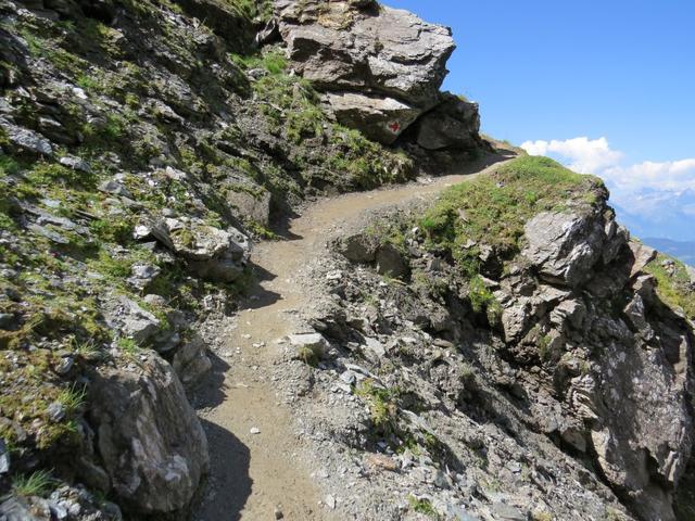 geschützt hinter einem Felsen, warten wir bis alles vorbei ist. Der Abschnitt wollen wir nun ohne Verzögerung hinter uns bring