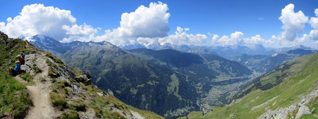 sehr schönes Breitbildfoto mit Blick in das Val de Bagnes. Links der Grand Combin. Rechts Verbier