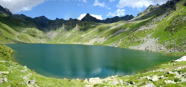 sehr schönes Breitbildfoto vom Lac de Louvie