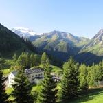 schon jetzt hat man wenn man sich umdreht, eine sehr schöne Aussicht. Col de la Forclaz, Trienttal und Glacier des Grands