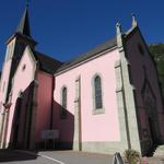 Start der heutigen Wanderung ist bei der farbigen Kirche von Trient 1281 m.ü.M.