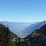 was für eine Aussicht hier oben. Das ganze Rhonetal liegt uns zu Füssen