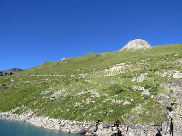 Blick auf die Alpstrasse die uns auf die Moiry Alp bringen wird