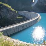 Blick zurück auf die Staumauer die wir vor kurzem überquert haben