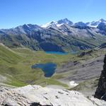 was für eine Aussicht auf dem Grat! Lac des Autannes, Lac de Moiry, Bishorn, Weisshorn und Zinalrothorn