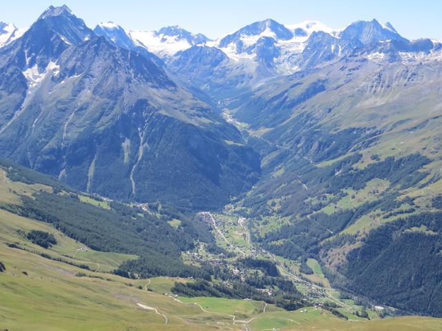 Tiefblick ins Val d'Hérens, Evolène und Les Haudères