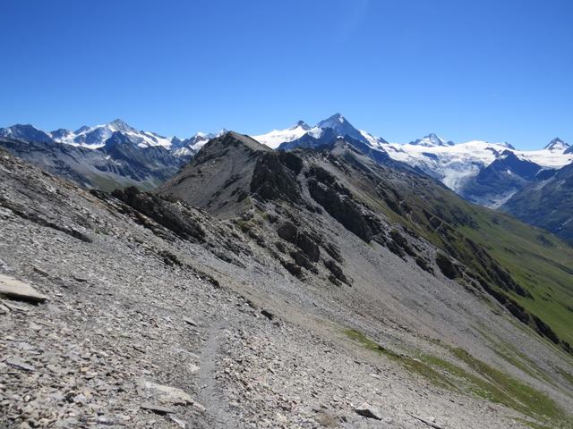 während dem Abstieg müssen wir immer wieder anhalten, und dieses traumhafte Panorama geniessen