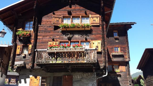 Ältestes Gebäude im denkmalgeschützten Ortskern ist das Bürgerhaus von 1550